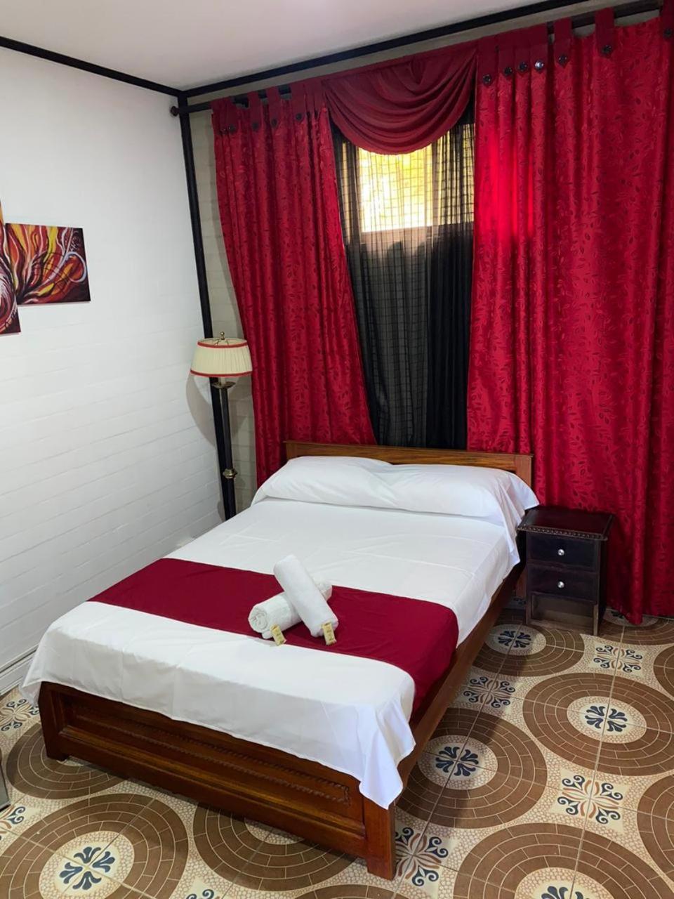Hollywood Paradise Hotel Рионегро Экстерьер фото