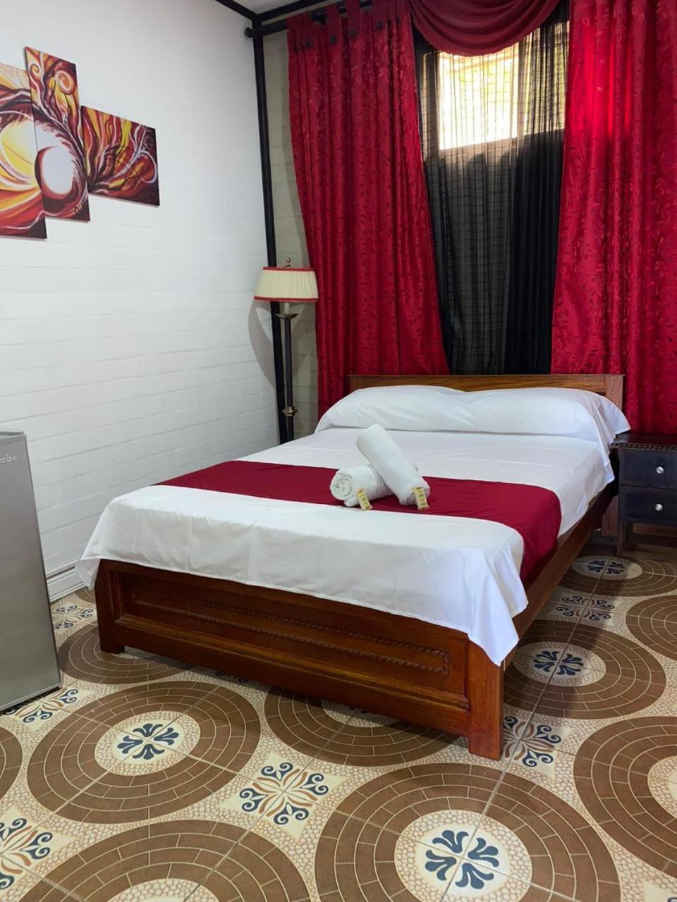 Hollywood Paradise Hotel Рионегро Экстерьер фото